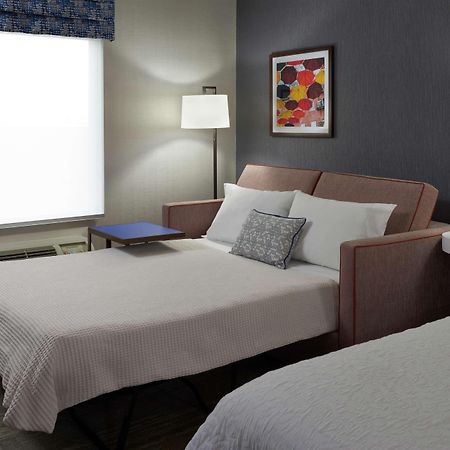 Hampton Inn & Suites Montreal-Dorval Exterior photo